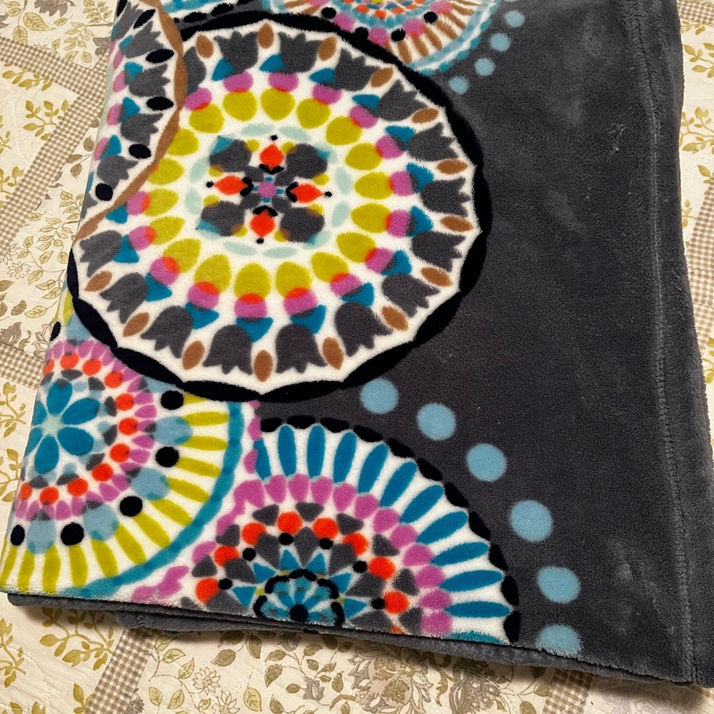 Vera Bradley Gray and White Casual Bedding Blanket and Throw